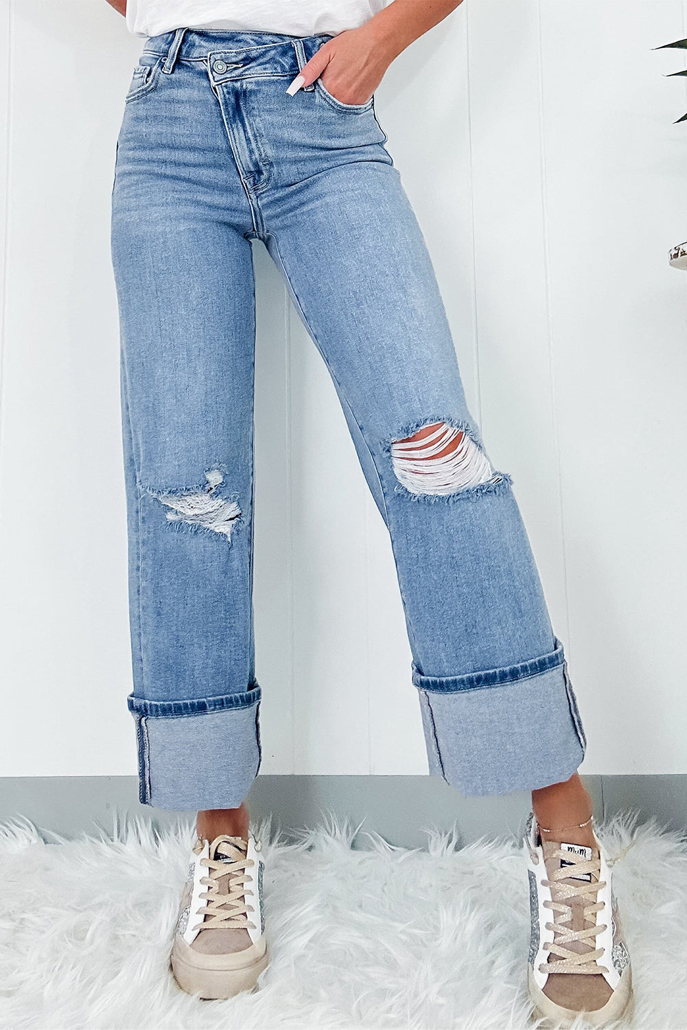 Distressed Straight Jeans with Pockets Medium